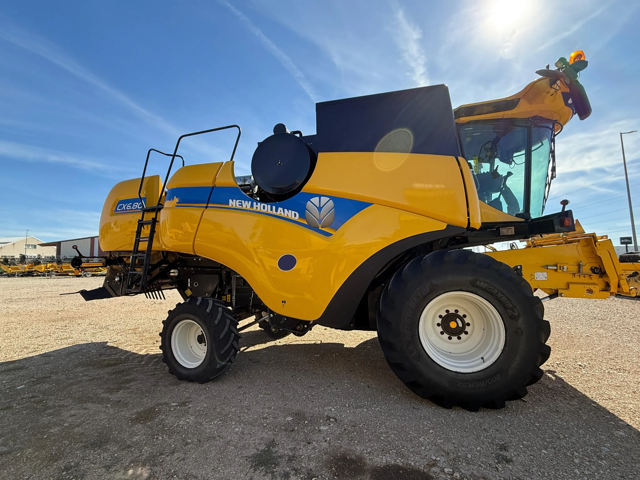 2. Cosechadora New Holland CX6.80