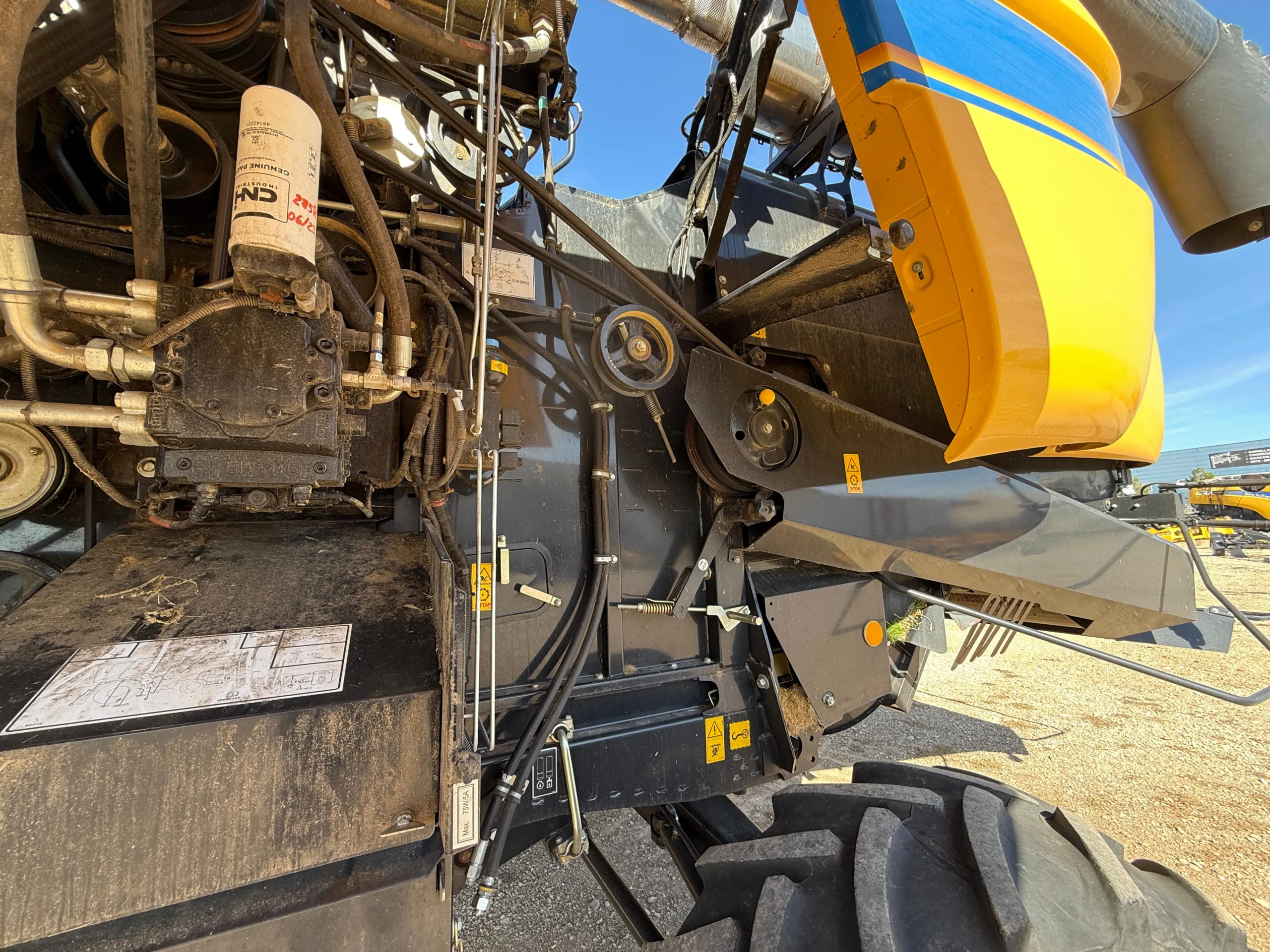 7. Cosechadora New Holland CX6.80