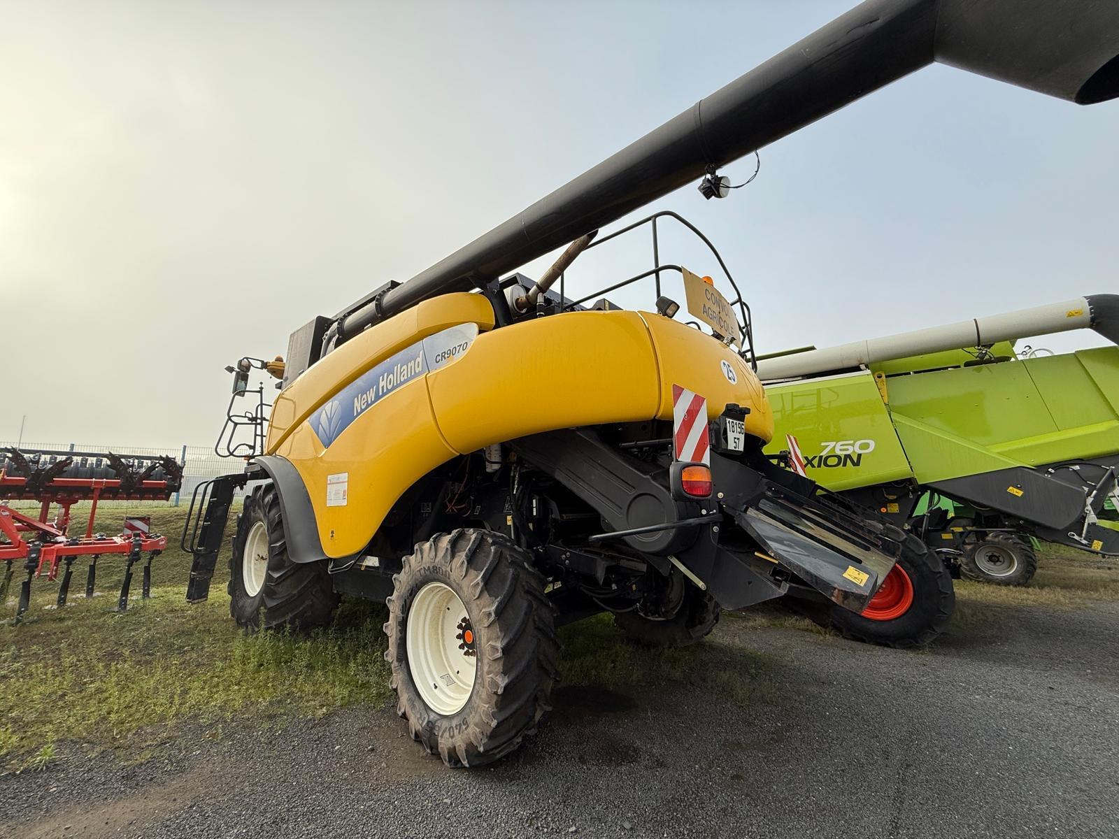 2. Cosechadora New Holland CR9070