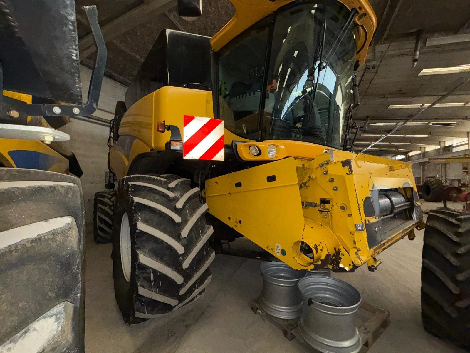 2. Cosechadora New Holland CR9080
