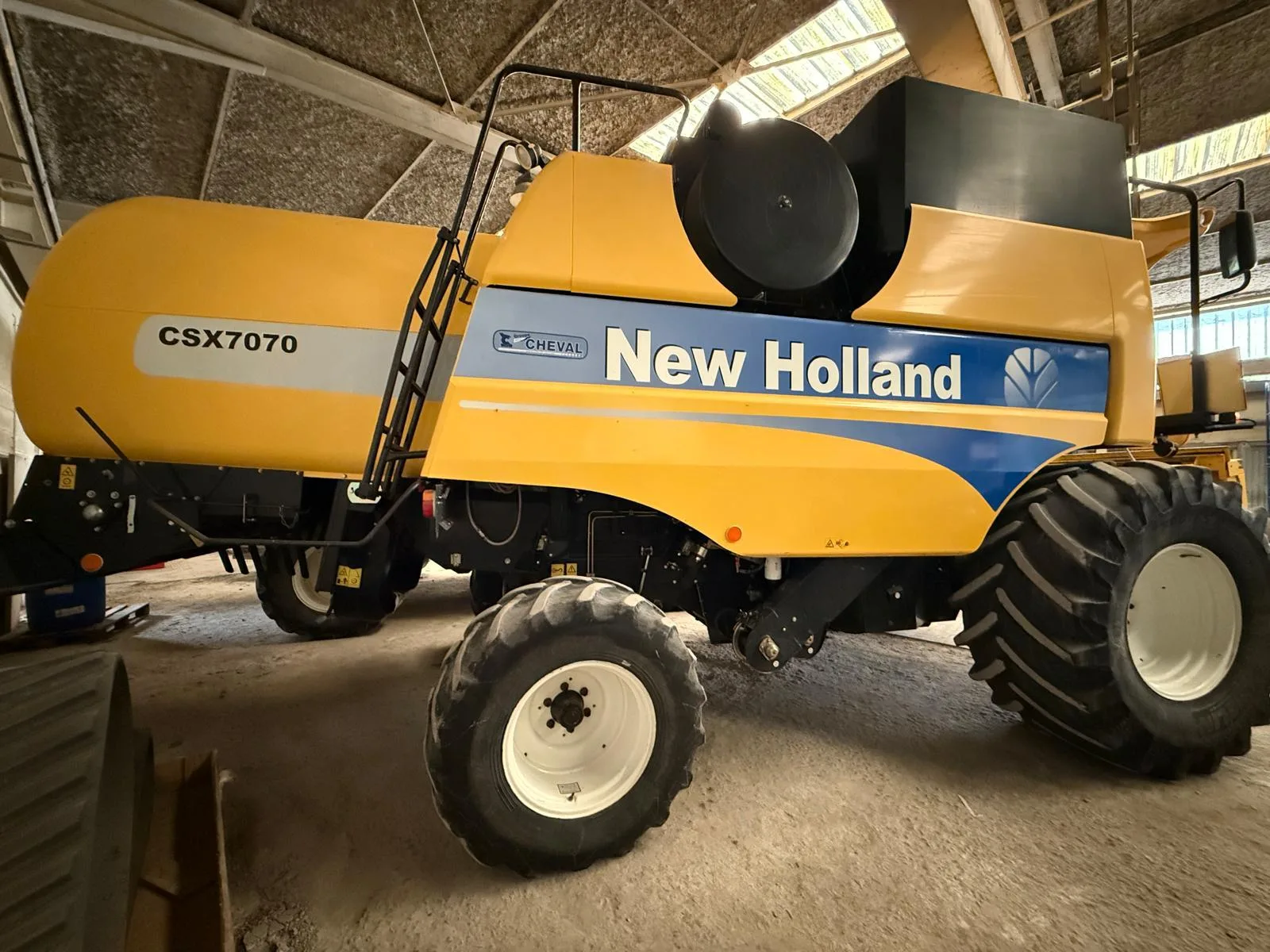 2. Cosechadora New Holland CSX7070