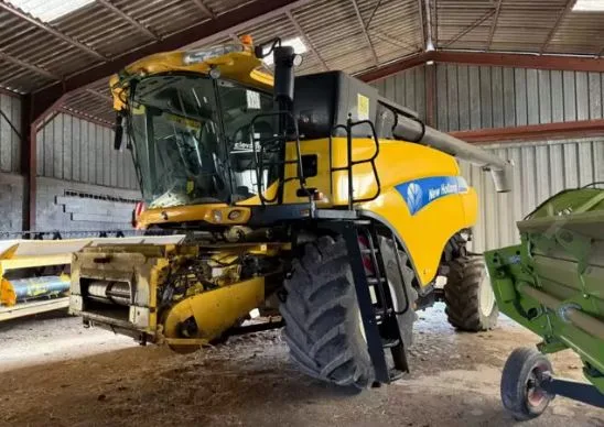 3. Cosechadora New Holland CR9080
