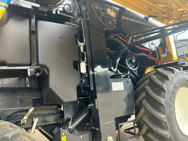 8. Cosechadora New Holland CX8.70