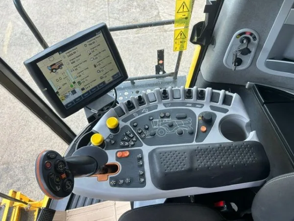 9. Cosechadora New Holland CX8.70
