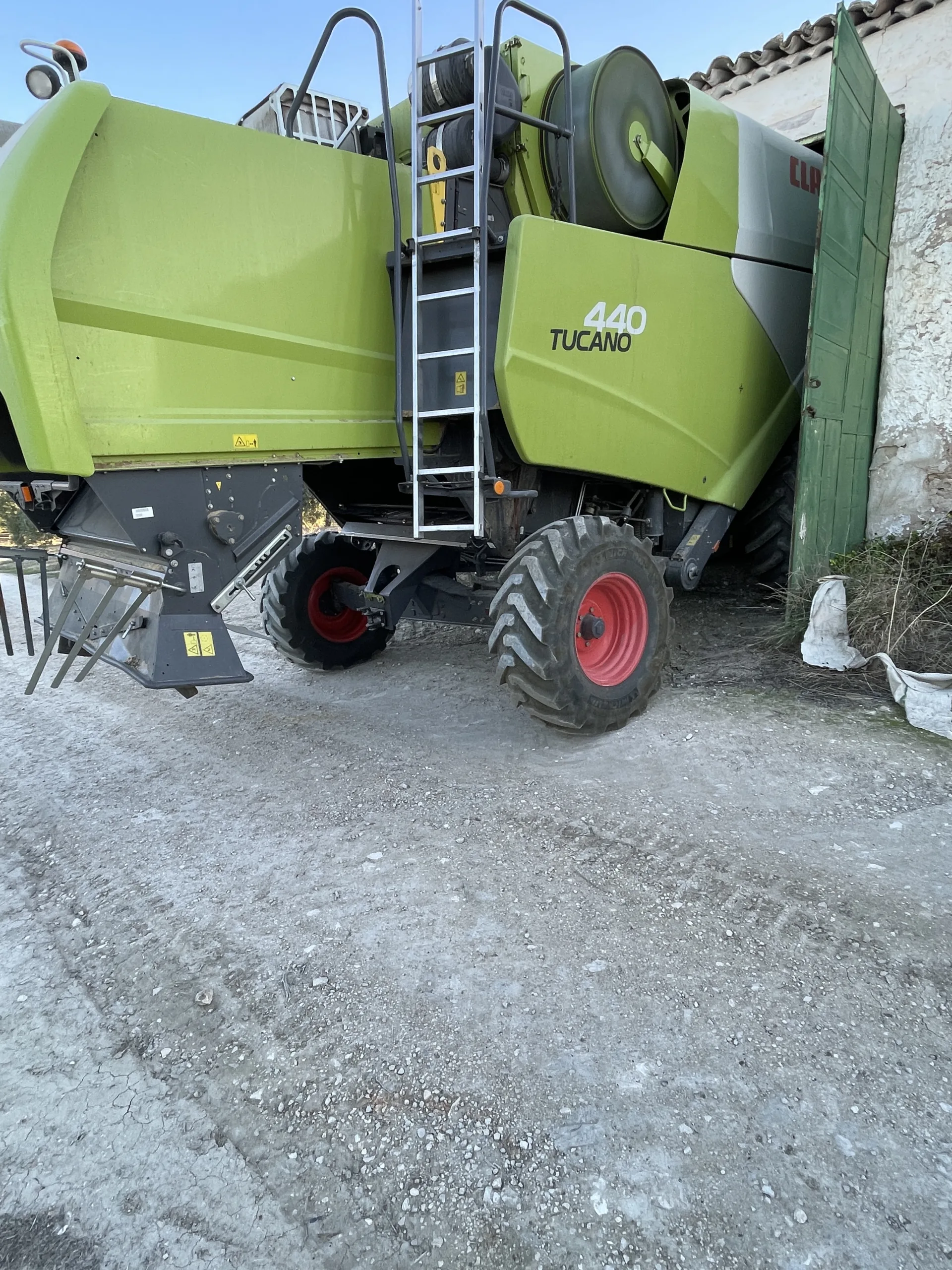 Claas Tucano 440 (12)JPG