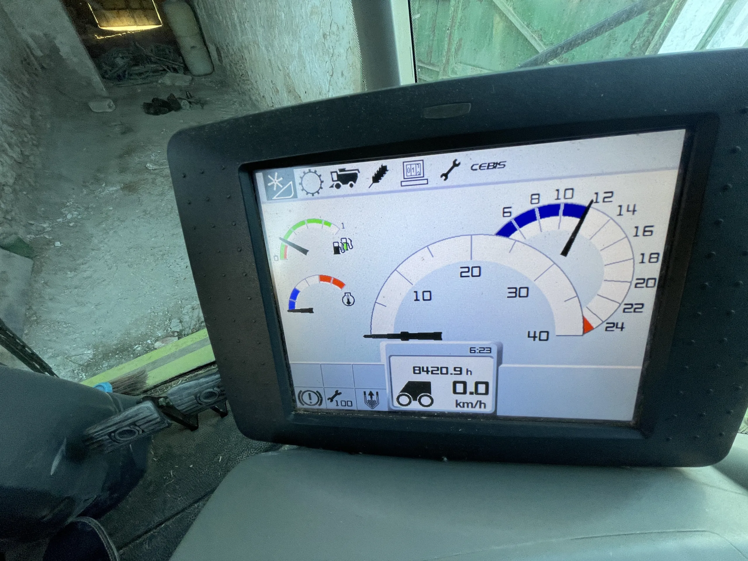 Claas Tucano 440 (8)JPG